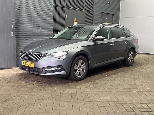 Occasion Skoda Superb Business Line 150 PK (110 kW) 2024 Grijs Stationwagen
