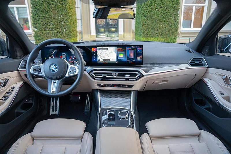 Occasion BMW 330e Executive 2026 Grijs Stationwagen