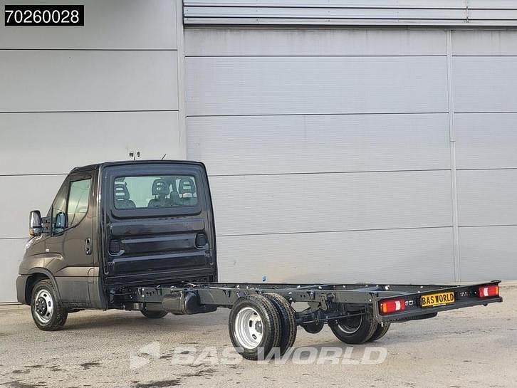 Nieuw Iveco Daily 210 PK (154 kW) 2025 Zwart Van