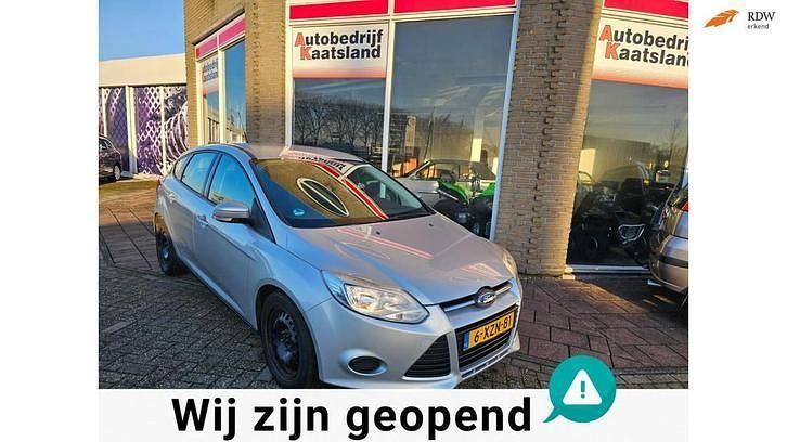 Grijs (metallic) Occasion 2014 Ford Focus Hatchback | € 1.998 (Eerlijke prijs) - Afbeelding 1/4