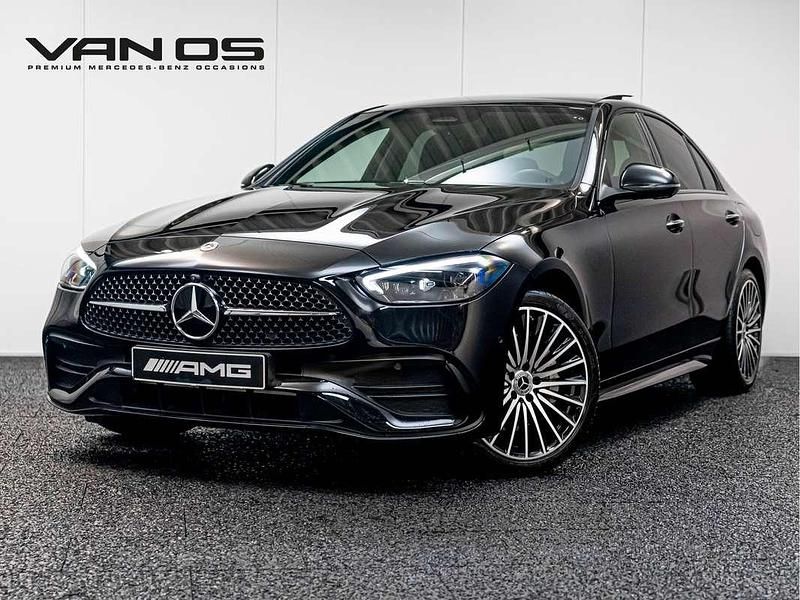 Zwart (metallic) Occasion 2024 Mercedes C300e AMG Line Premium Plus Sedan | € 53.995 (Duur) - Afbeelding 1/4