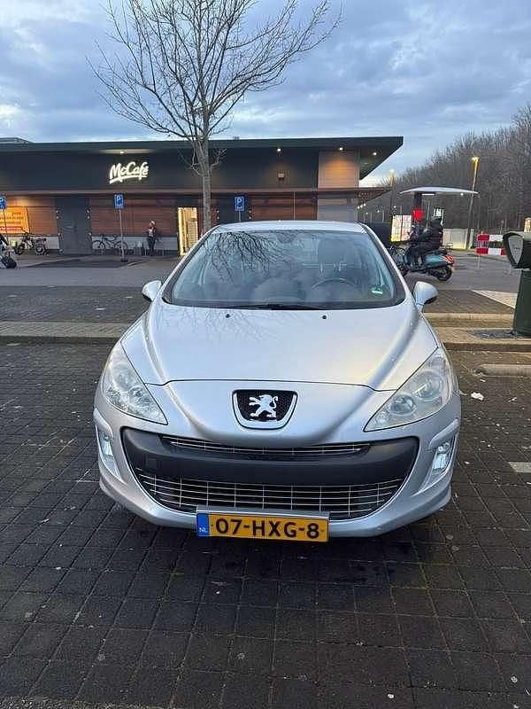 Gebruikt 2009 Peugeot 308 Tendance Sedan | € 1.500 (Goede deal) - Afbeelding 1/4