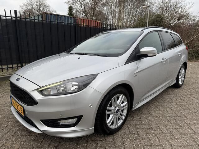 Grijs Gebruikt 2018 Ford Focus ST-Line Stationwagen | € 12.950 (Super prijs) - Afbeelding 1/4