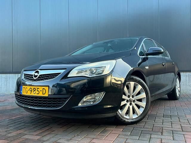 Occasion Opel Astra Sport 140 PK (102 kW) 2011 Zwart Hatchback