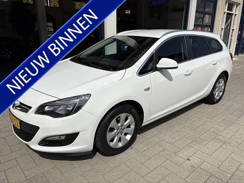 Wit Gebruikt 2014 Opel Astra Business Stationwagen | € 7.399 (Eerlijke prijs) - Afbeelding 1/4