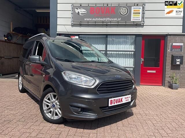 Grijs Gebruikt 2015 Ford Tourneo Courier Titanium MPV | € 7.750 (Eerlijke prijs) - Afbeelding 1/4