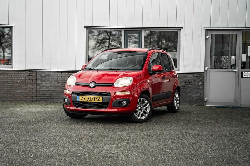 Rood Gebruikt 2012 Fiat Panda Lounge Hatchback | € 3.950 (Eerlijke prijs) - Afbeelding 1/4