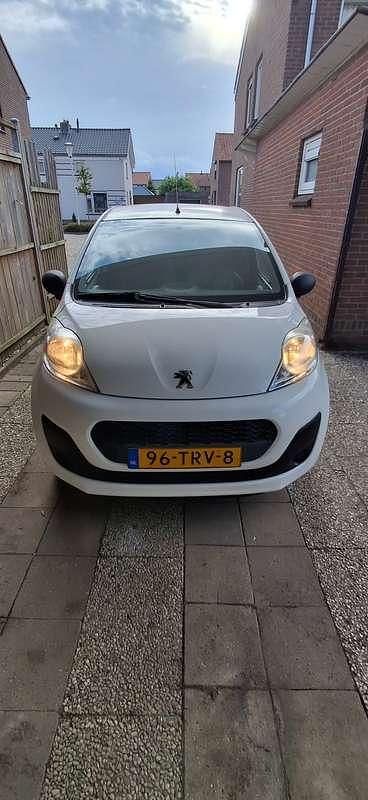 Wit Gebruikt 2012 Peugeot 107 Hatchback | € 3.500 (Goede deal) - Afbeelding 1/4