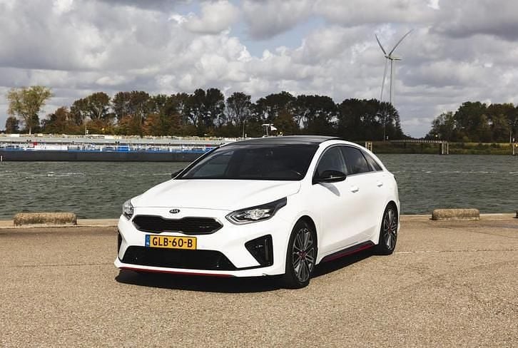 Wit Occasion 2020 Kia ProCeed Hatchback | € 16.950 (Goede deal) - Afbeelding 1/4