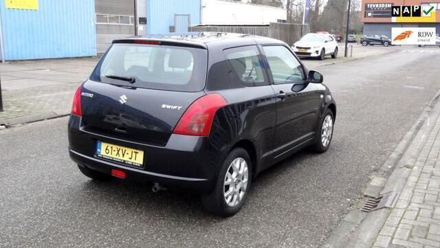 Zwart Gebruikt 2007 Suzuki Swift GLS Hatchback | € 2.950 (Eerlijke prijs) - Afbeelding 1/4