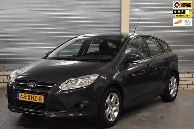 Grijs Gebruikt 2012 Ford Focus Trend Hatchback | € 6.750 (Eerlijke prijs) - Afbeelding 1/4