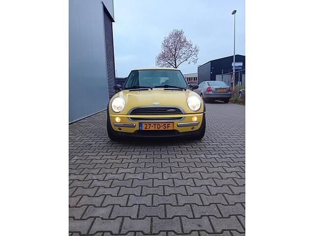 Geel Gebruikt 2002 Mini ONE Salt Hatchback | € 1.950 (Iets duurder) - Afbeelding 1/4