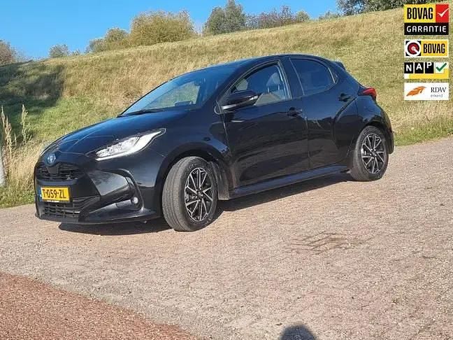 Zwart Gebruikt 2023 Toyota Yaris Hybrid Hatchback | € 22.950 (Eerlijke prijs) - Afbeelding 1/4