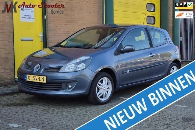 Blauw Gebruikt 2006 Renault Clio II Dynamique Hatchback | € 1.950 (Goede deal) - Afbeelding 1/4