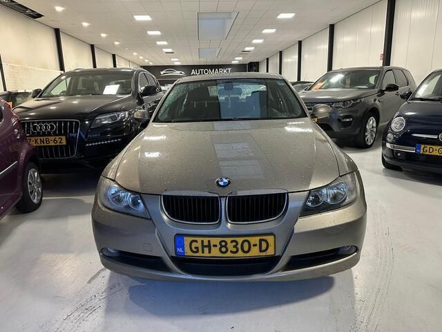 Bruin, metallic lak Gebruikt 2007 BMW 318 Sedan | € 4.950 (Eerlijke prijs) - Afbeelding 1/4