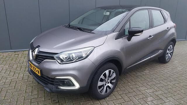 Grijs Gebruikt 2017 Renault Captur Zen SUV | € 10.950 (Eerlijke prijs) - Afbeelding 1/4