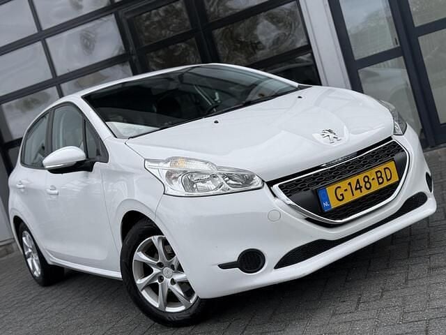 Wit Occasion 2013 Peugeot 208 Active Hatchback | € 5.495 (Eerlijke prijs) - Afbeelding 1/4