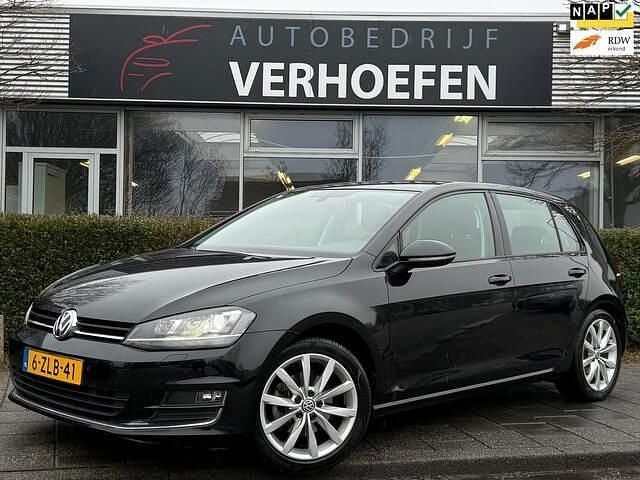 Zwart (metallic) Occasion 2015 VW Golf VII Highline Hatchback | € 9.950 (Eerlijke prijs) - Afbeelding 1/4