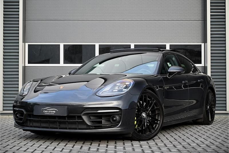 Grijs Gebruikt 2021 Porsche Panamera Sport Hatchback | € 69.950 (Eerlijke prijs) - Afbeelding 1/4