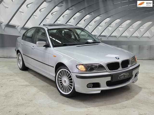 Grijs (metallic) Gebruikt 2003 BMW 325 Executive Sedan | € 4.450 (Iets duurder) - Afbeelding 1/4