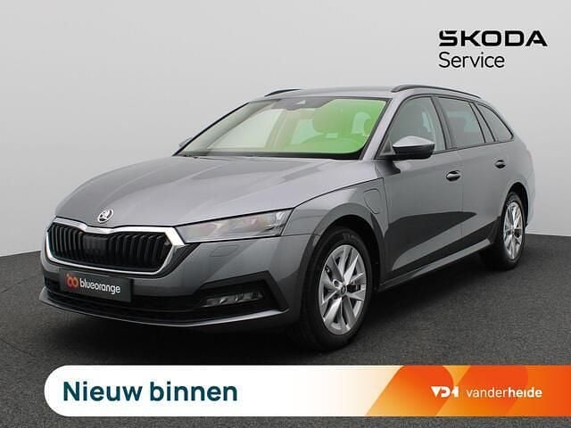 Grijs Gebruikt 2023 Skoda Octavia Business Line Stationwagen | € 27.900 (Goede deal) - Afbeelding 1/3