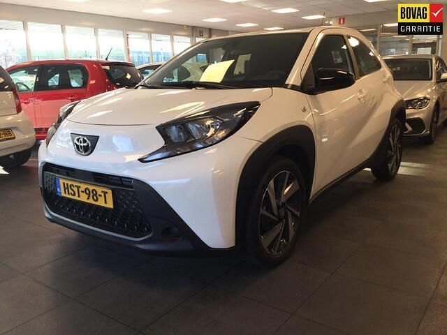 Wit Gebruikt 2024 Toyota Aygo X Play SUV | € 16.850 - Afbeelding 1/4