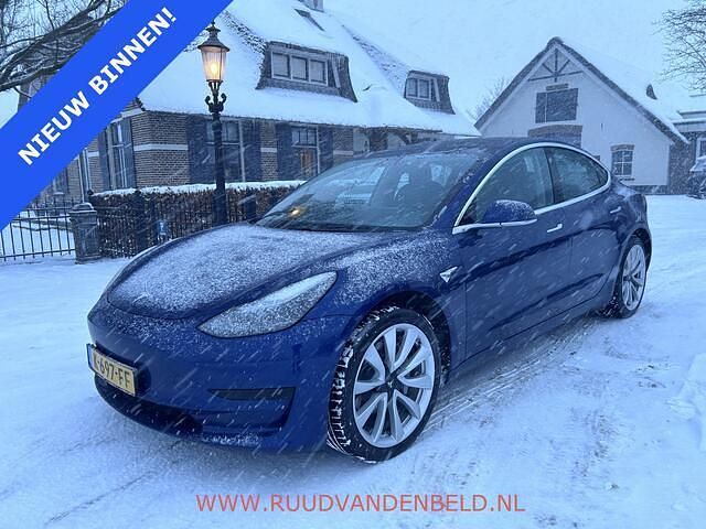 Blauw (metallic) Occasion 2020 Tesla Model 3 Standard Range Plus Sedan | € 17.900 (Eerlijke prijs) - Afbeelding 1/4