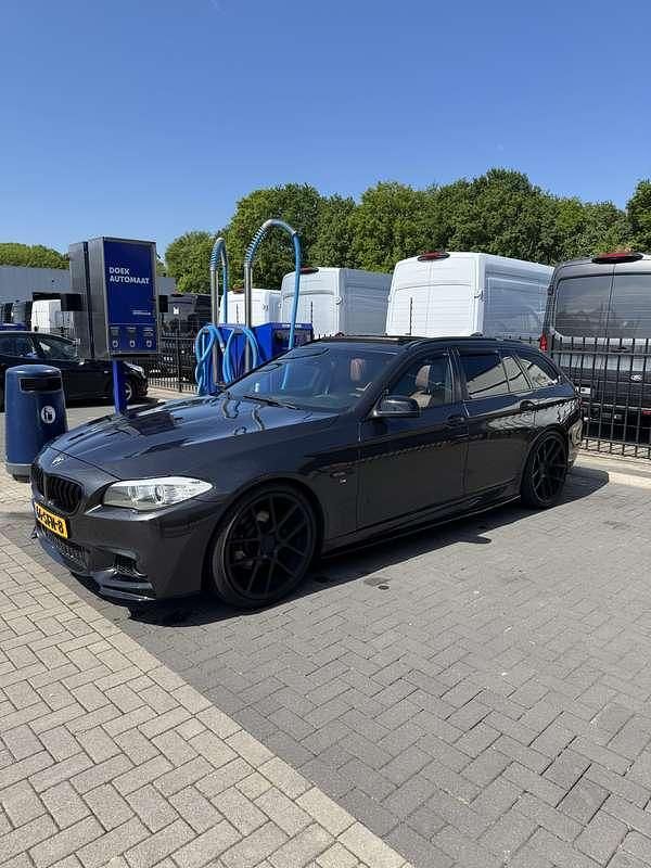 Grijs Gebruikt 2010 BMW 520 Executive Stationwagen | € 12.500 - Afbeelding 1/4