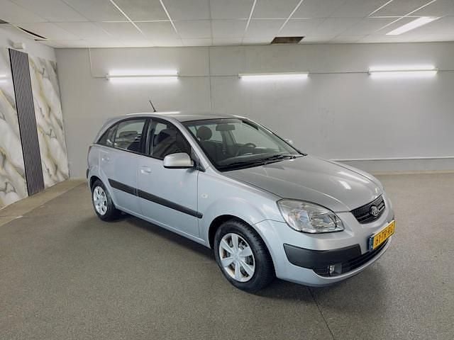 Occasion Kia Rio 97 PK (71 kW) 2007 Grijs (metallic) Hatchback