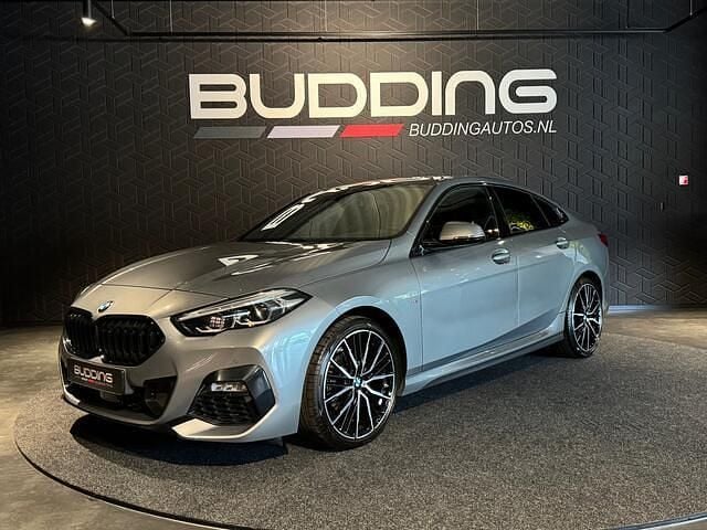 Grijs Gebruikt 2023 BMW 218 M Sport Coupé | € 30.950 (Eerlijke prijs) - Afbeelding 1/4