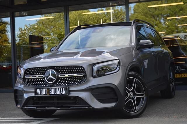 Grijs Gebruikt 2023 Mercedes GLB200 AMG SUV | € 49.900 (Goede deal) - Afbeelding 1/4
