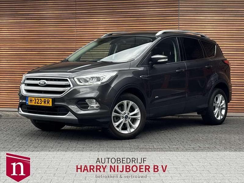 Grijs, metallic lak Gebruikt 2018 Ford Kuga Titanium SUV | € 18.950 (Eerlijke prijs) - Afbeelding 1/4