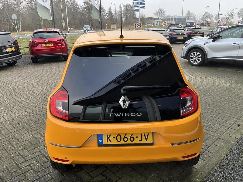Occasion Renault Twingo Intens 65 PK (47 kW) 2021 Geel Hatchback