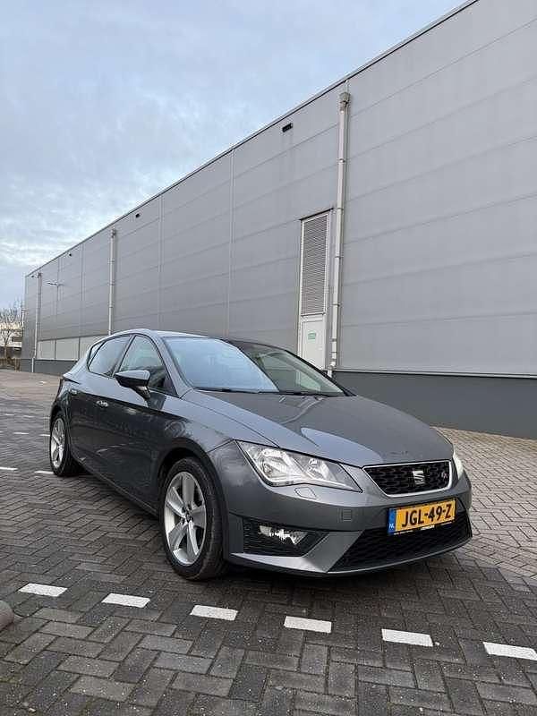Grijs Occasion 2013 Seat Leon FR Sedan | € 7.800 (Eerlijke prijs) - Afbeelding 1/4