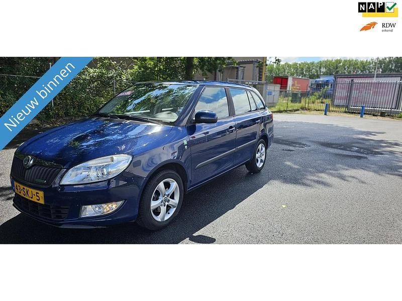 Blauw Gebruikt 2011 Skoda Fabia GreenLine Sedan | € 2.499 (Eerlijke prijs) - Afbeelding 1/4