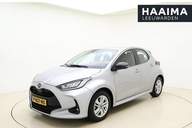 Grijs Gebruikt 2022 Toyota Yaris Hatchback | € 18.950 (Eerlijke prijs) - Afbeelding 1/4