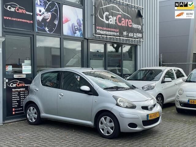 Grijs Occasion 2011 Toyota Aygo Comfort Hatchback | € 3.450 (Iets duurder) - Afbeelding 1/4