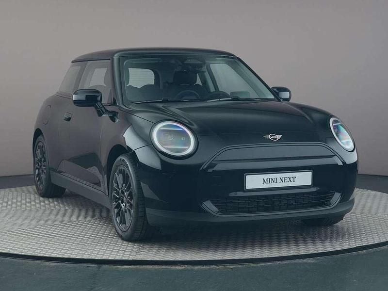 Occasion Mini Cooper Essential 135 kW (184 PK) 2025 Zwart Hatchback