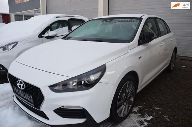 Wit Occasion 2018 Hyundai i30 Comfort Hatchback | € 14.299 (Goede deal) - Afbeelding 1/4
