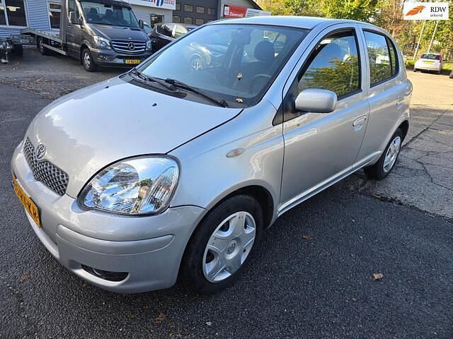 Grijs Gebruikt 2005 Toyota Yaris Hatchback | € 2.350 (Eerlijke prijs) - Afbeelding 1/4