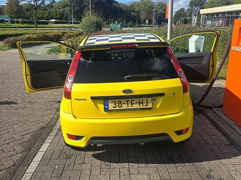 Occasion Ford Fiesta 90 PK (66 kW) 2006 Geel Hatchback