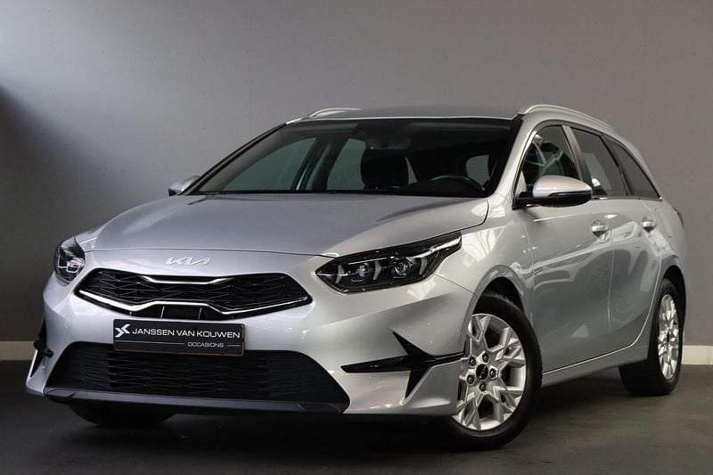 Grijs Occasion 2023 Kia Ceed Sportswagon Stationwagen | € 21.495 (Goede deal) - Afbeelding 1/4