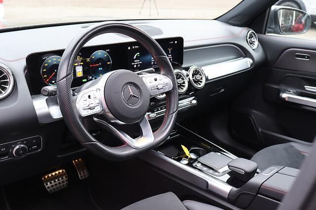 Occasion Mercedes EQB300 AMG line 167 kW (228 PK) 2022 Grijs SUV