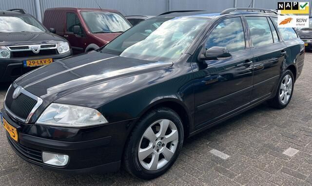 Zwart Gebruikt 2008 Skoda Octavia Business Line Stationwagen | € 1.950 (Iets duurder) - Afbeelding 1/4