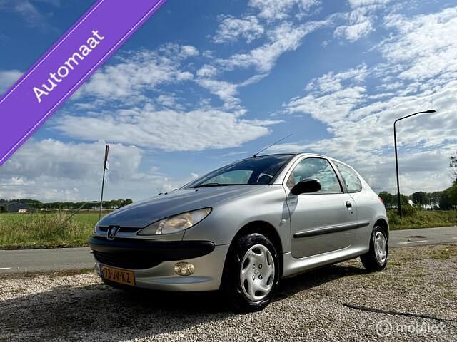 Grijs Gebruikt 2002 Peugeot 206 Hatchback | € 2.995 (Iets duurder) - Afbeelding 1/4