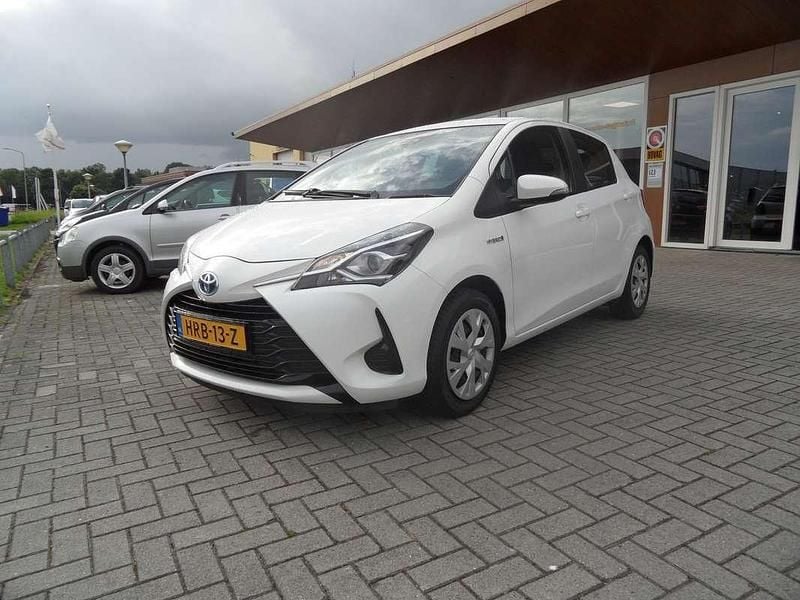 Wit Gebruikt 2019 Toyota Yaris Hybrid Active Hatchback | € 14.350 (Goede deal) - Afbeelding 1/4