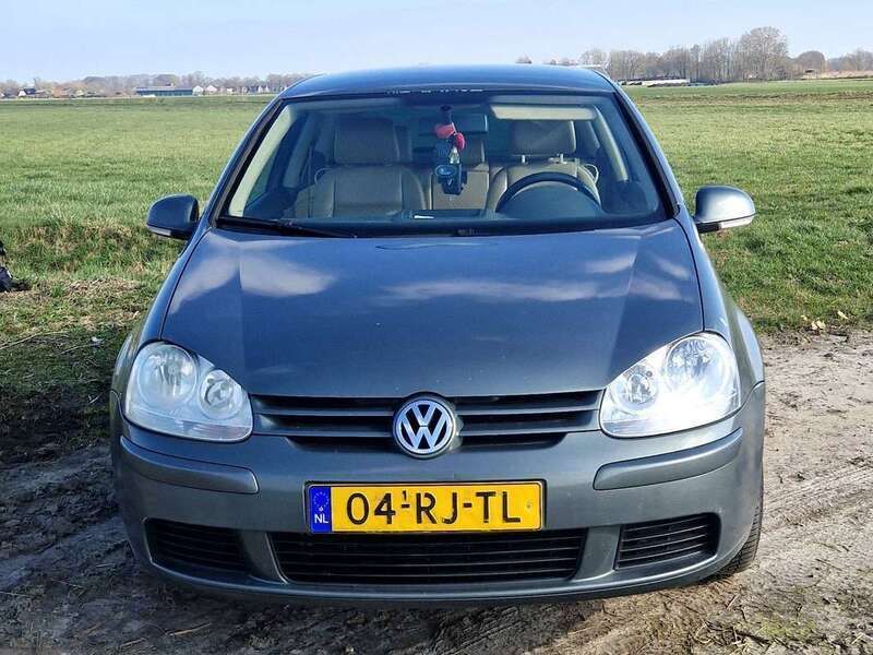 Grijs Gebruikt 2005 VW Golf IV Comfortline Hatchback | € 1.499 (Eerlijke prijs) - Afbeelding 1/4
