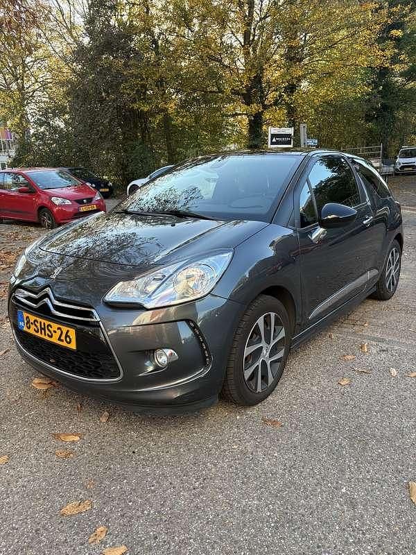 Grijs Gebruikt 2013 Citroën DS3 Chic Hatchback | € 5.850 (Eerlijke prijs) - Afbeelding 1/4