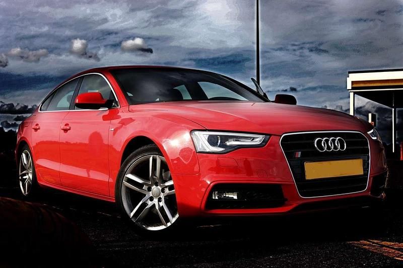 Rood Occasion 2012 Audi A5 S-Line Hatchback | € 14.999 (Eerlijke prijs) - Afbeelding 1/4