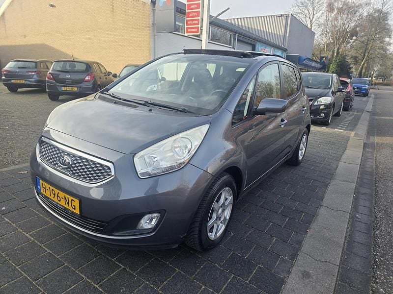 Grijs Gebruikt 2020 Kia Venga Hatchback | € 5.950 - Afbeelding 1/4